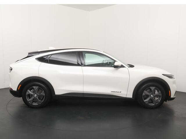 Ford MUSTANG Mach-E Extended RWD 294 pk 98 kWh | Adapt. Cruise | Clima | Winterpack | Leer | Camera | Apple carplay | Android Auto |