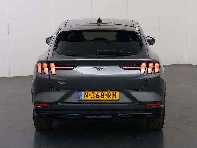 Ford MUSTANG Mach-E Extended First Edition AWD 98 kWh | Panoramadak | 360° Camera | B&O | Cruise Control Adaptief | Navigatie | Elektr. Achterklep |