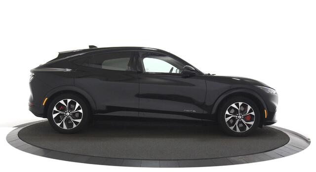 Ford MUSTANG Mach-E AWD 75 kWh Trekhaak / Panoramadak / SOH 100%