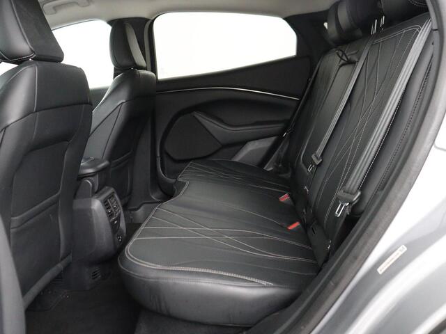 Ford MUSTANG Mach-E RWD 75 kWh | SOH 94% | Leder | Stoelverwarming | Adaptive cruise | Camera | Carplay | Navigatie | Stuurverwarming | Keyless | Full LED | Dodehoek detectie