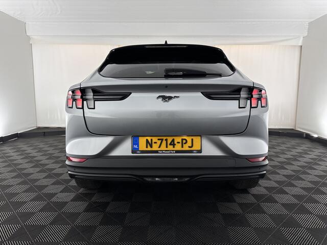 Ford MUSTANG Mach-E RWD 75 kWh [ 3-Fase ] (INCL.BTW) *LEATHER | FULL-LED | DAB | DIGI-COCKPIT | KEYLESS | NAVI-FULLMAP | CARPLAY | HEATED-COMFORTSEATS | TOPVIEW | ADAPTIVE-CRUISE | PRIVACY-GLASS | 18'' ALU*