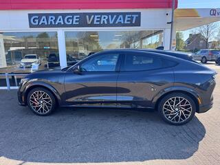 ford-mustang-mach-e-gt-extended-awd