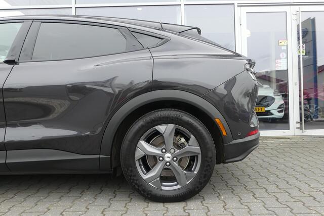 Ford MUSTANG Mach-E Extended Premium RWD 98 kWh TREKHAAK AFNEEMBAAR (1.000KG), PANO, 360° CAMERA, MEMORY, WINTER PACK, ADAPT. CRUISE, CLIMA, NAVI, PDC V&A, APPLE CARPLAY/ANDROID AUTO, BLIS, KEYLESS, B&O, ELEKT. ACHTERKLEP, ELEKT. PASSAGIERSSTOEL, 38.851KM