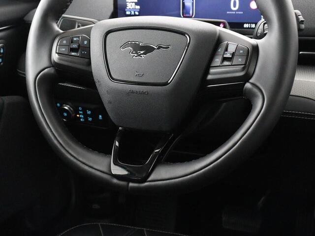 Ford MUSTANG Mach-E RWD 75 kWh | SOH 92,7% | Leder | Stoelverwarming | 360 Camera | Adaptive cruise | Carplay | B&O Sound | Navigatie | Park Assist | Keyless | Full LED | Side Assist | Climate control