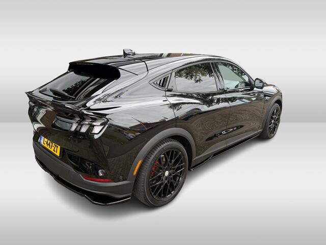 Ford MUSTANG Mach-E GT RWD 75 kWh | 305 pk 485 NM | SOH 94% | spoilerpakket | getuned | maxhaust sound system | stoelverwarming | stuurverwarming | 20 inch velgen |