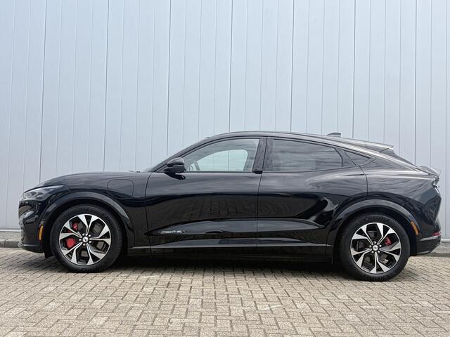 Ford MUSTANG Mach-E Extended AWD 98 kWh Trekhaak Pano NL Auto Leer 360cam Let op het gaat hier om een consignatie auto, graag van te voren bellen voor een proefrit