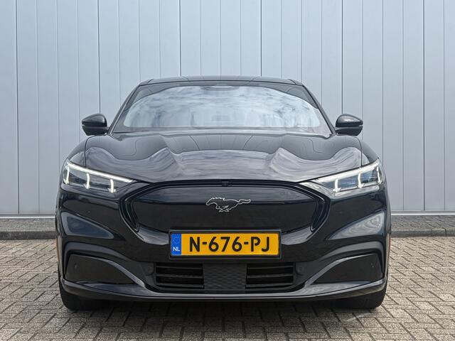 Ford MUSTANG Mach-E Extended AWD 98 kWh Trekhaak Pano NL Auto Leer 360cam Let op het gaat hier om een consignatie auto, graag van te voren bellen voor een proefrit