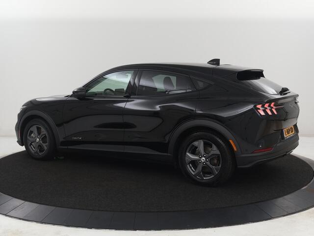 Ford MUSTANG Mach-E Extended RWD 98 kWh SOH 92,5% | Bang & Olufsen | Pano | 360 Camera | Navigatie | Stoel & Stuurverwarming | Carplay | Navigatie | Adaptive cruise control | Keyless | DAB radio | Climate control