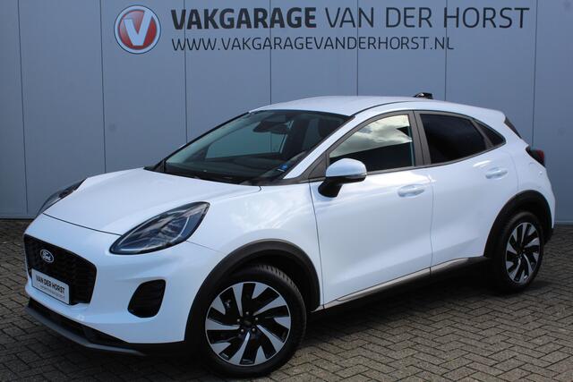 Ford PUMA 1.0-125pk EcoBoost Mild-Hybrid Titanium. Fabr. garantie t/m 24-03-2029 ! Eén van de fijnst rijdende auto in z'n klasse ! Autm. airco, stoel-, stuur- en voorraamverw., cruise control, LED verl., navigatie, telefoonvoorb., DAB radio, Apple carplay/Android a