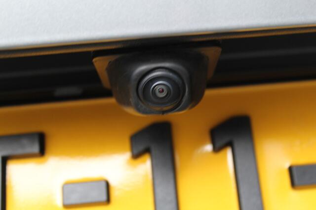 Ford PUMA 1.0-125pk EcoBoost Mild-Hybrid ST-Line, two-tone. Alwéér een prachtige hoogzitter met slechts 9.400km ! Autm. airco, camera 360gr., LM wln, side- en lane assist, adaptieve cruise cntrl, navigatie, telefoonvoorb., stoel-, stuur-- en voorraamverw. etc.