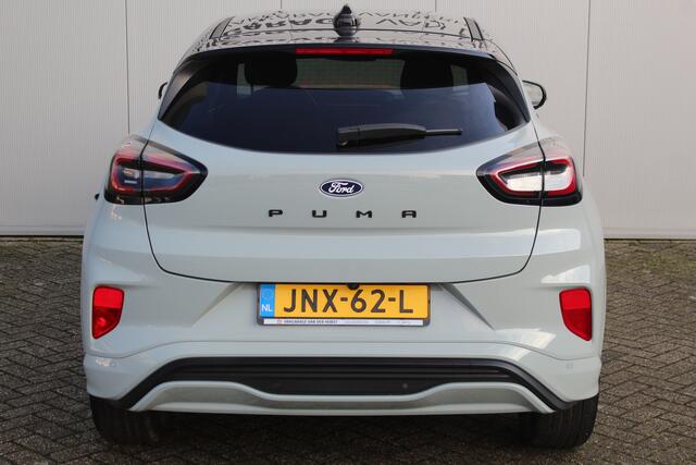 Ford PUMA 1.0-125pk EcoBoost Mild-Hybrid ST-Line. Mooie luxe hoogzitter ! Slechts 9.900km ! Autm. airco, adapt. cruise control, stoel-, stuur- en voorraamverw., navigatie, telefoonvoorb., LM wielen, elektr. achterklep, LED verl., camera 360gr, pdc v+a etc.