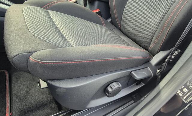 Ford PUMA 1.0 Hybrid ST-Line 155 PK - Adaptieve cruise control - Camera achter - Dodehoek detectie - Parkeer assistent - Winterpack - 17 Lichtmetaal All seasons - Privacy glass.