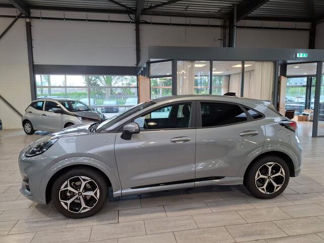 Ford PUMA EcoBoost Hybrid 125pk ST-Line | Winterpack | Cruise control | Camera | Clima | SYNC 4 | All-season banden |
