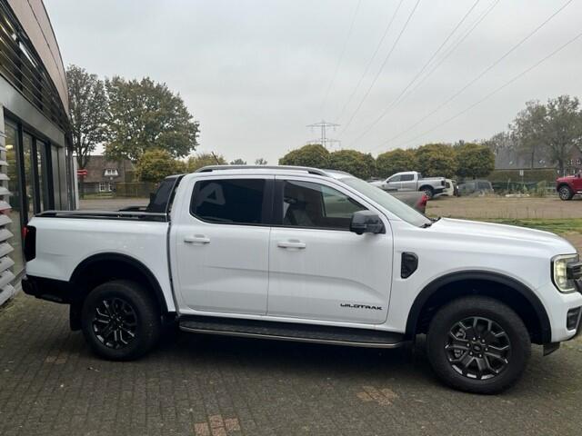 Ford RANGER 3.0 V6 240 PK 3500 KG 2 P/ VAN EURO 6 WILDTRAK 2024 BPM VRIJ V.A ¤ 57900 EXCL BESPAAR TOT ¤31000 BPM LAATSTE BESCHIKBARE AUTO LEVERING VOOR 2025 . LEDER NAVI CLIMA ADAPTIVE CRUISE .