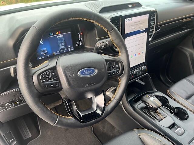 Ford RANGER 3.0 V6 AUT 4WD 2 PERS VAN BPM VRIJ DIRECT LEVERBAAR 3500 KG TREKGEW ¤ 55.900 EXCL Een van de laatste beschikbare 3.0 V6 motoren op grijs kenteken zonder BPM te betalen . deze sterke motor mag 3500 kg trekken en is FISCAAL ZEER VOORDELIG . informeer voo