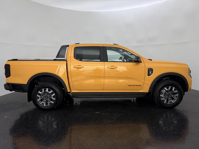 Ford RANGER Wildtrak Double Cab PHEV met o.a. een Elektrisch bedienbare rollertop, Trekhaak, Adaptieve cruise control, Dodehoekdetectie en een Achteruitrijcamera