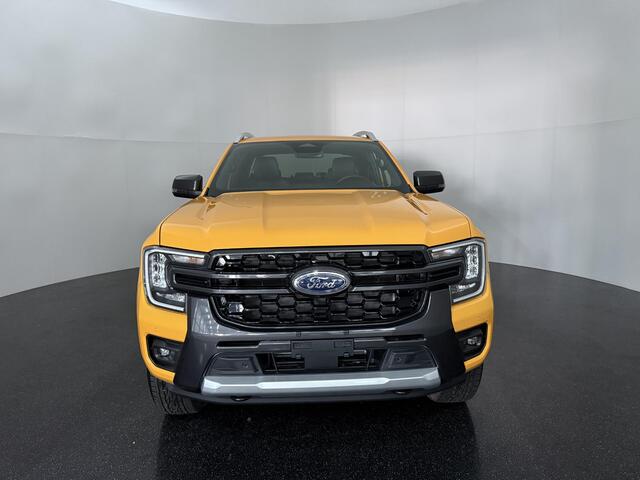 Ford RANGER Wildtrak Double Cab PHEV met o.a. een Elektrisch bedienbare rollertop, Trekhaak, Adaptieve cruise control, Dodehoekdetectie en een Achteruitrijcamera