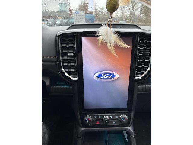 Ford RANGER 2.0 Super Cab EcoBlue Wildtrak 204pk Automaat | Trekhaak | Lederen Bekleding | Rollertop | 3.500kh Trekgewicht | Adaptieve Cruise