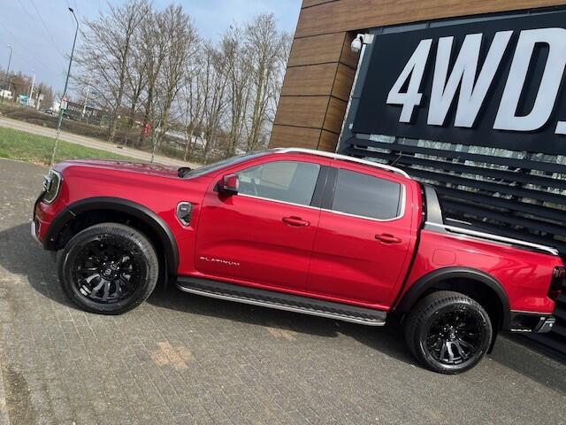 Ford RANGER 3.0 TD V6 AUT 241 PK EURO 6 2P VAN BPM VRIJ 3500 KG TREKGEWICHT V.A 58.900 Unieke 6 cylinder diesel motor ZONDER BPM FISCAAL VOORDELIG . AFGEBEELDE ACCESSOIRES TEGEN MEERPRIJS rijklaar ¤ 61.900 excl btw raptor pack BLACK WHEELS 20 TYRES AT FENDERS 