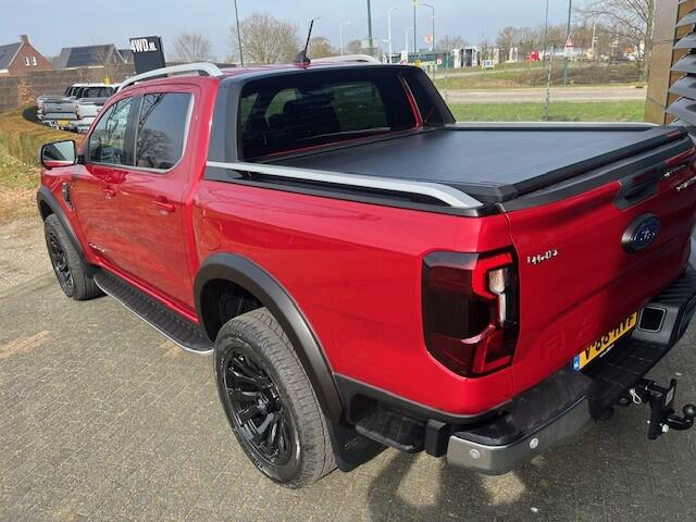 Ford RANGER 3.0 TD V6 AUT 241 PK EURO 6 2P VAN BPM VRIJ 3500 KG TREKGEWICHT V.A 58.900 Unieke 6 cylinder diesel motor ZONDER BPM FISCAAL VOORDELIG . AFGEBEELDE ACCESSOIRES TEGEN MEERPRIJS rijklaar ¤ 61.900 excl btw raptor pack BLACK WHEELS 20 TYRES AT FENDERS 
