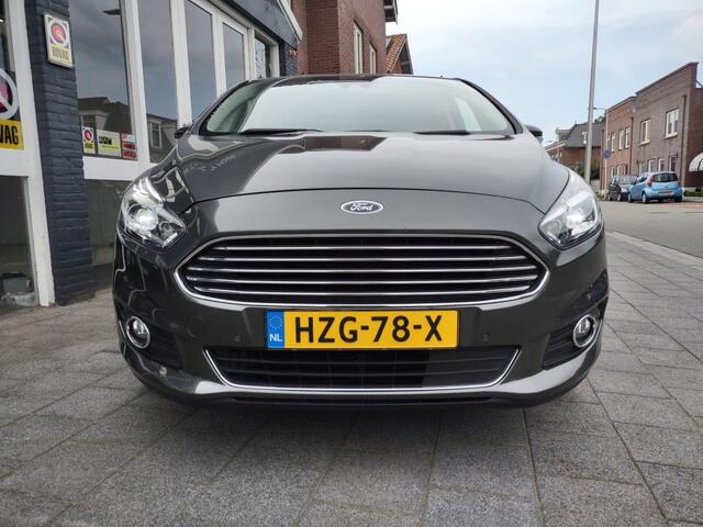 Ford S-MAX TITANIUM