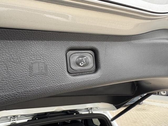 Ford S-MAX 2.0L ST-Line Panoramadak | Stoelverwarming | Trekhaak | Voorruit verwarming |