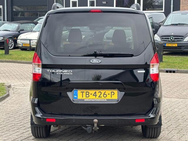 Ford TOURNEO COURIER 1.0 Titanium 2017 Trekhaak 5-Persoons