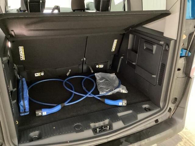 Ford TOURNEO COURIER E-Tourneo Limited 44 kWh 136pk | Driver Assistance pack incl. Navigatie | 5 Persoons! | Winterpack | Verlengde Fabrieksgarantie tot 06-2029