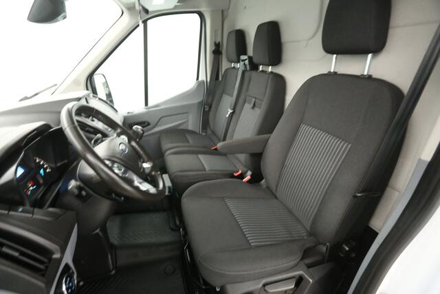 Ford TRANSIT 350 2.0 TDCI L2H2 2800KG Trekgew. Trekhaak Airco Camera Carplay Cruise Navi LED 3 Persoons PDC Imperiaal
