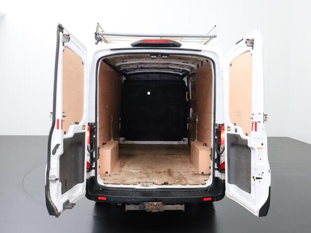 Ford TRANSIT 2.0TDCI 130PK L3H2 Imperiaal | Trekhaak | Gate Locks | Betimmering | 3-Persoons | Airco | Cruise