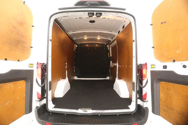 Ford TRANSIT 350 2.0 TDCI L2H2 | 170PK | 2800KG Trekgew. | Trekhaak | Airco | Camera | 3 Persoons | Cruise | Navigatie | Parkeersens.