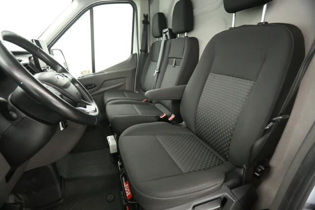 Ford TRANSIT 350 2.0 TDCI L2H2 | 170PK | 2800KG Trekgew. | Trekhaak | Airco | Camera | 3 Persoons | Cruise | Navigatie | Parkeersens.