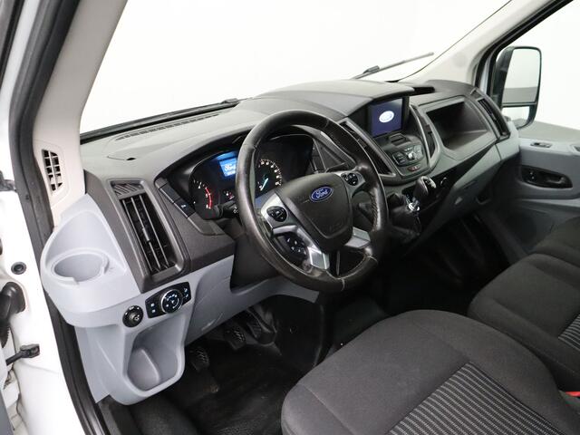 Ford TRANSIT 2.0TDCi 130PK L3H2 Imperiaal | Trekhaak | Navigatie | Airco | Cruise | Betimmering | 3-Persoons