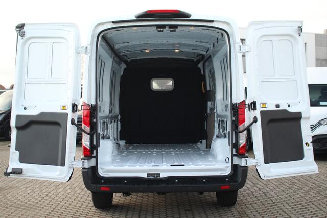 Ford TRANSIT 350 2.0TDCI 165pk L3H2 Trend RWD | Automaat | 3500kg trekgewicht | Standkachel | Camera | Cruise | Lease 645,- p/m