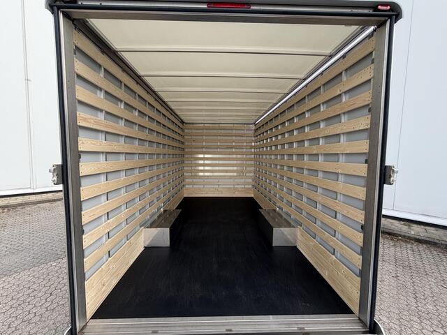 Ford TRANSIT 350 2.0 TDCI L4H1 Trend Skeletal | Uit voorraad leverbaar | Karhof Gesloten bak + Overloopklep Kenteken 2024 | Bluetooth | Cruise Control | Voorruitverwarming | Laadvermogen 1200KG + |