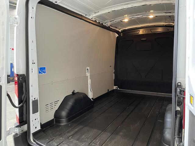 Ford TRANSIT 130pk Automaat L2H2 Navi Camera Trekhaak Cruise control ACC Airco