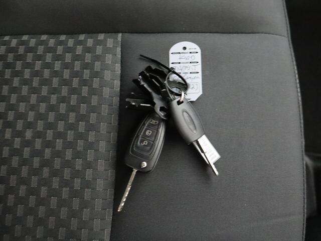 Ford TRANSIT 2.0TDCi Bakwagen+Laadklep | Dakspoiler | 3-Persoons | Airco | Cruise