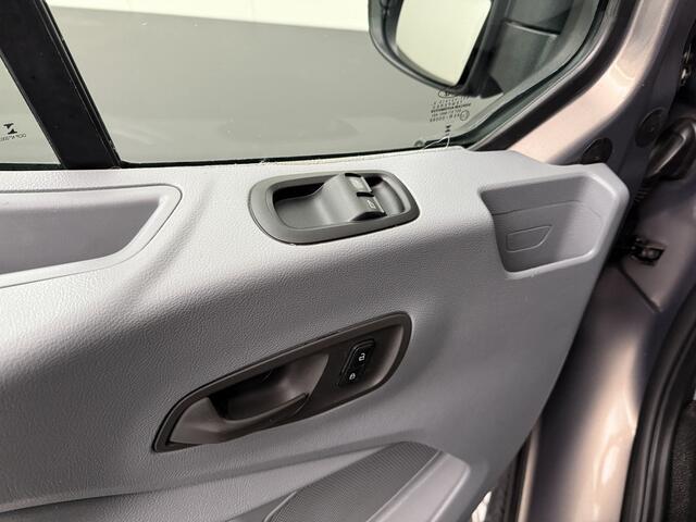 Ford TRANSIT 2.2TDCI 125PK L2H2 Dubbele Cabine | Navigatie | Camera | 2800Kg Trekhaak | Airco