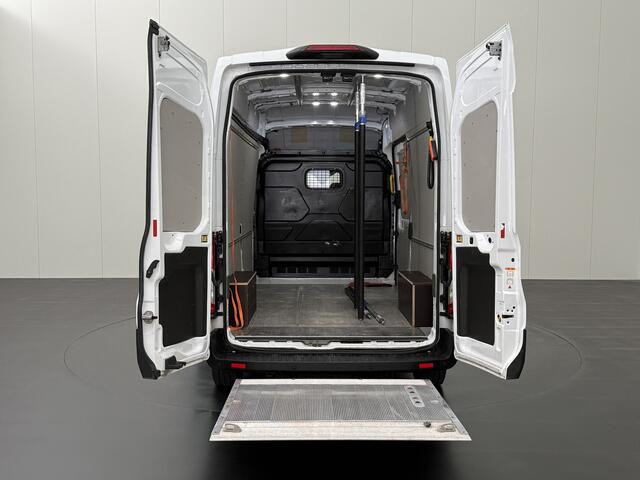 Ford TRANSIT 2.0TDCi 130PK L3H3 Laadklep | Navigatie | Camera | Airco | Cruise | 3-Persoons