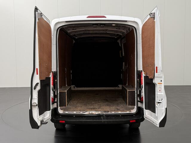 Ford TRANSIT 2.0TDCi 130PK L3H2 | Airco | Cruise | 3-Persoons | Betimmering