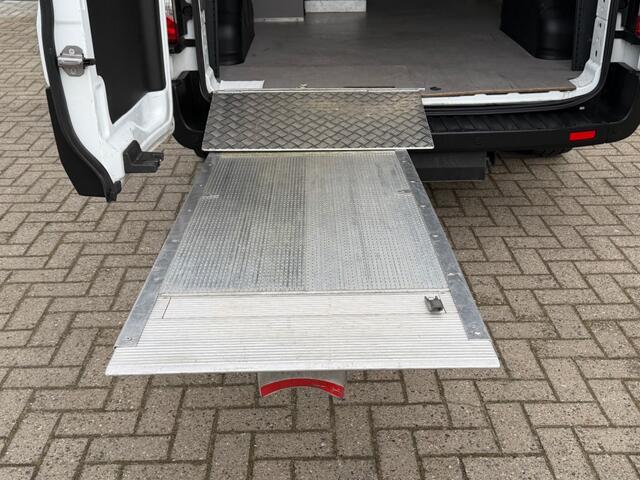 Ford TRANSIT 350 2.0 TDCi 130PK L2H2 / Laadlift / Koeling / NL Auto NAP / Zonnepanelen / Navi / Koelwagen / Laadklep