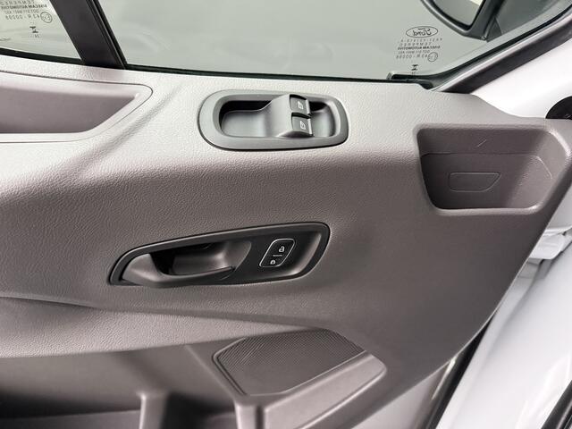 Ford TRANSIT 130PK L3H2 | Fabrieksgarantie | Navigatie | Camera | Trekhaak | 3-Zits | Trekhaak |