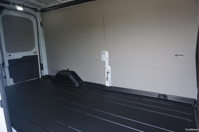 Ford TRANSIT 350L 130PK L3H2 RWD BPM VRIJ!! Sync4 Navi, 360 Camera, LM Velg, Trekhaak!! NR. A229