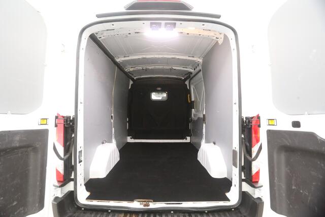 Ford TRANSIT 2.0 TDCI L2H2 | 2800KG Trekgew. | Trekhaak | Airco | Cruise | 3 Zits | Parkeersens.