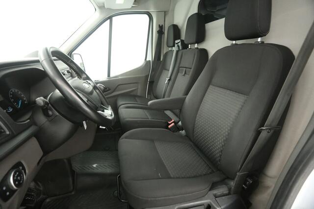 Ford TRANSIT 2.0 TDCI L2H2 | 2800KG Trekgew. | Trekhaak | Airco | Cruise | 3 Zits | Parkeersens.