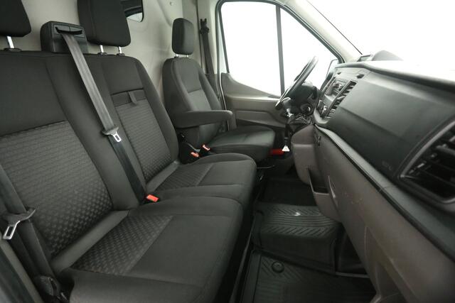 Ford TRANSIT 2.0 TDCI L2H2 | 2800KG Trekgew. | Trekhaak | Airco | Cruise | 3 Zits | Parkeersens.