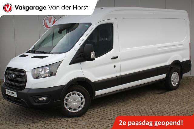 Ford TRANSIT 350 2.0-130pk TDCI L3H2 Trend. Nette bedrijfswagen die u nog jaren van dienst kan zijn ! Volledige fotoreportage volgt na poetsen. Airco, cruise cntrl, camera, pdc v+a, stoel-, spiegel- en voorraamverw., navigatie, telefoonvoorb., boordcomputer, armsteun