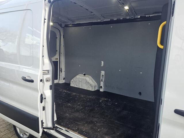 Ford TRANSIT 350 2.0 TDCI L2H2 Trend | Automaat | Camera | Trekhaak | Cruise control | Lane assist | Voorruitverwarming | Bijrijdersbank