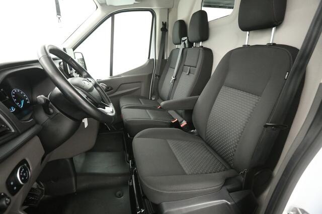Ford TRANSIT 2.0 TDCI L2H2 | Airco | Camera | Cruise | 3 Zits | 2xSchuifdeur | Trekhaak | Carplay