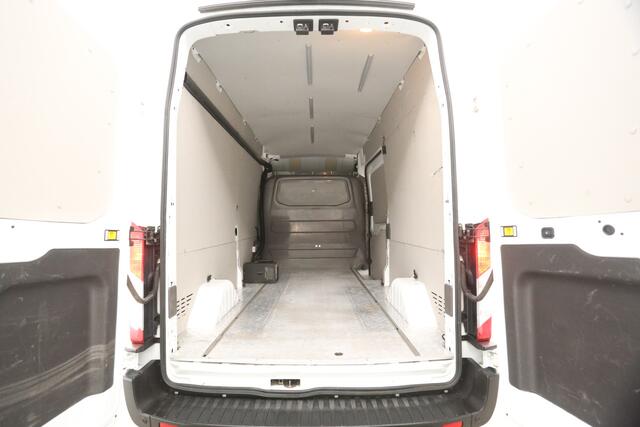 Ford TRANSIT 2.0 TDCI 170PK L2H2 | 2800kg Trekgew. | Traanplaat | Trekhaak | Airco | Camera | Cruise | Carplay | Parkeersens.